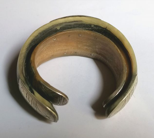COPPIA RARI ANTICHI BRACCIALI TRIBALI TUAREG IN CORNO E ARGENTO. - Foto 5