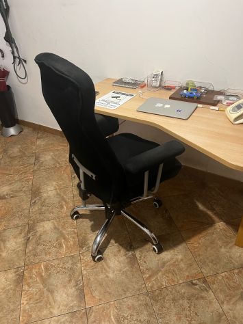 SCRIVANIA E POLTRONCINA PIEGHEVOLE PER STUDIO,UFFICIO O CAMERETTA PER RAGAZZO.