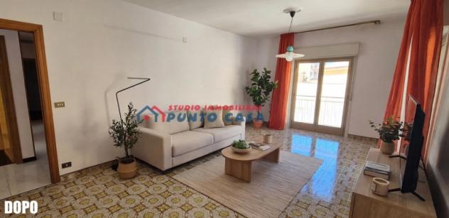 PRESSI VIA CESARO’ – Appartamento al 2° e ultimo p. s/a – 145mq ca. – 4 vani + acc. + p.auto. Ottimo contesto condominiale. Euro 119 mila CL B