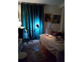 Massaggi - benessere Savona - Studio olistico specializzato massaggi  327 5947815.