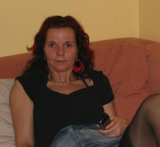 DiamanteIre: 46 anni. Occhi Marroni.In cerca di uomo vicino a Camaiore Tel: