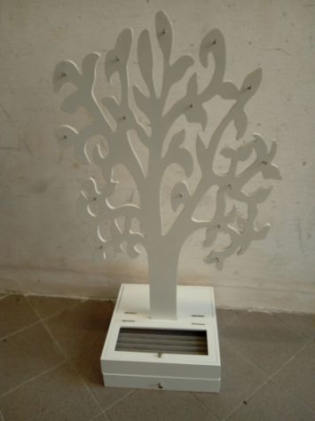 Espositore portagioie in legno bianco a forma di Albero con cassetto alla base,