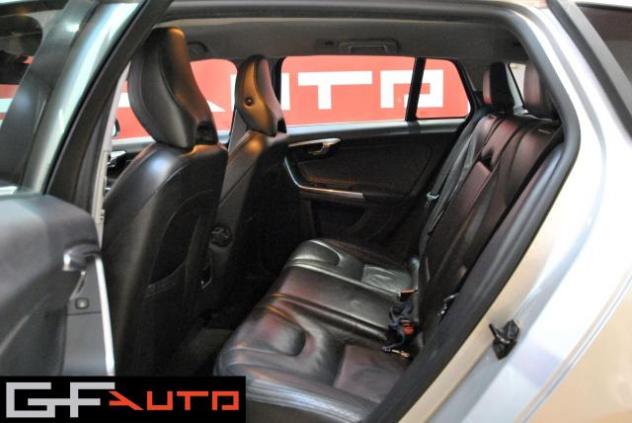 Volvo V60 V60 I 2010 2. R-design * INTERNI IN PELLE * - Foto 9