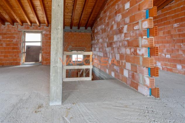CORTE CON DUE FABBRICATI INDIPENDENTI DA RISTRUTTURARE - Foto 14