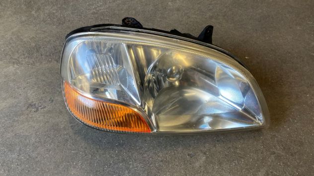 Fari anteriori Suzuki Ignis del 2002 - Foto 2