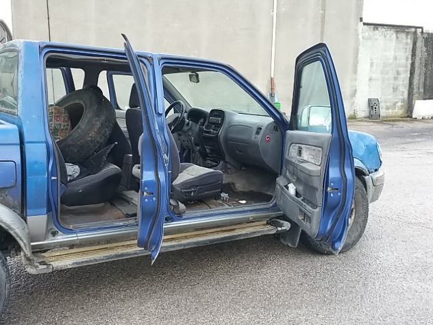 Nissan Navara (D22) 2.5 TD 100CV 4WD Cabina Doppia - Foto 6