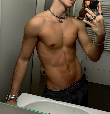 Ragazzo sui 30 bello e moro con tanta passione Tel:3519329239