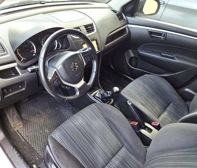 Suzuki Swift 1.3 DDiS FULL NAVI SENSORI TETTO GARANZIA - Foto 9