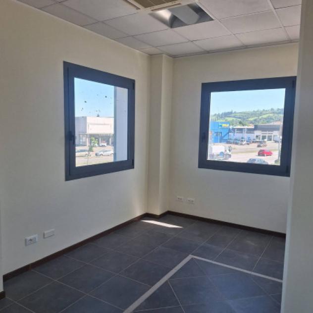 Immobile di 256 m² con più di 5 locali in affitto a Sassuolo - Foto 5