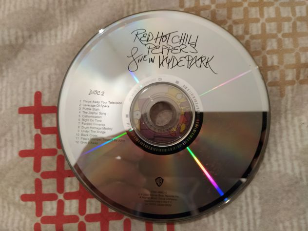 R84 -CD -RED HOT CHIL PEPPERS LIVE IN WYDEPARK