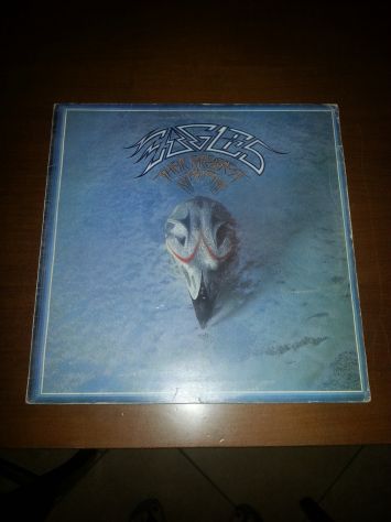 UNA COPERTINA E UNA CUSTODIA COME NUOVE,ORIGINALI,33 GIRI:EAGLES"THEIR GREATEST
