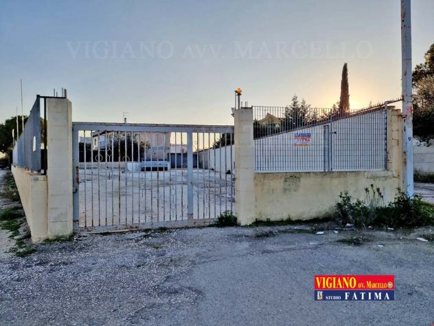 FITTASI - VIA CASTELLUCCIO - SEMINTERRATO MQ. 315 + PIAZZALE MQ. 500. - Foto 2