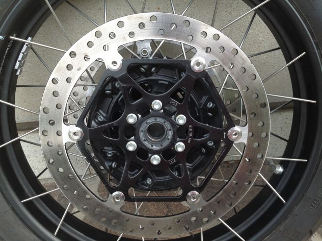 Ruote complete di Cerchio Gomme Dischi Freno per Moto Guzzi V85 Euro5 + Euro5+ - Foto 2