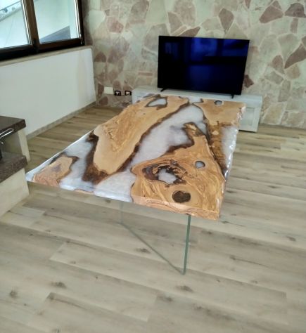 Tavolo in legno e resina - Foto 4