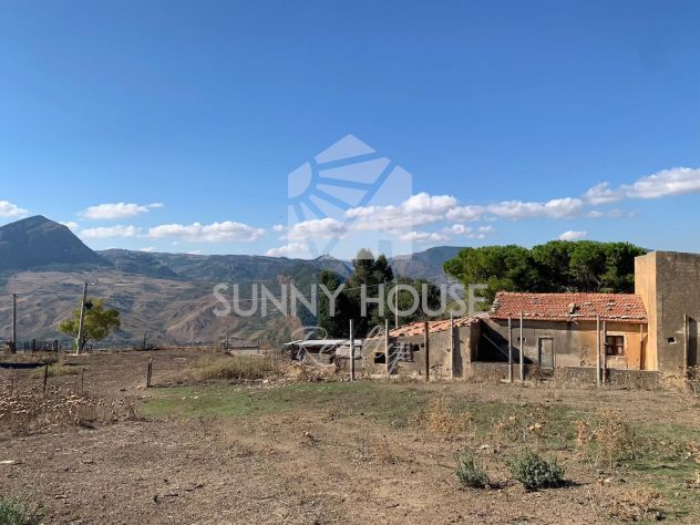 Proprietà rurale di circa 900 m² con 22 ettari di terreno - Foto 2