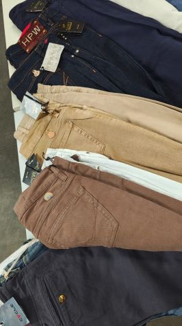 Stock di jeans donna NUOVI con etichetta, ottima qualitĂ . - Foto 4