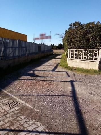 Stagno vendesi ampio capannone con piazzale suddiviso in 2 unità immobiliari - Foto 2