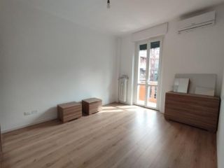 Bilocale ristrutturato e arredato con balcone Zona Greco