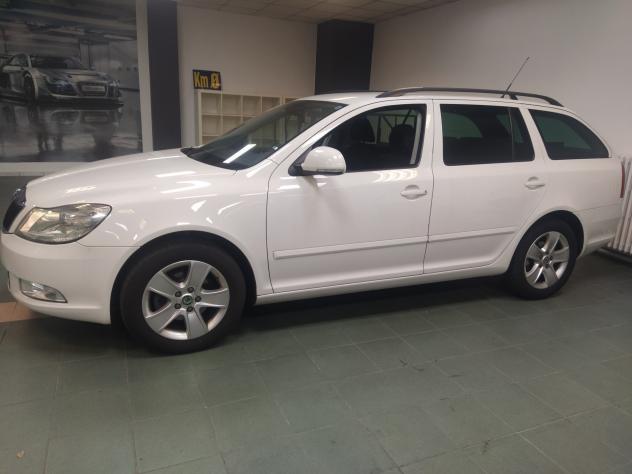 Skoda Octavia 1.6 TDI CR F.AP. Wagon Comfort - Foto 2