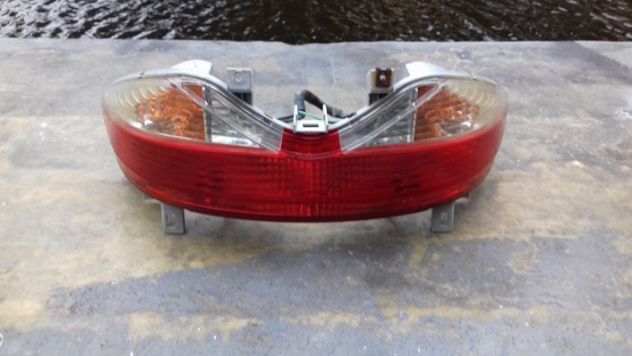 FANALE FARO POSTERIORE TAIL LIGHT SUZUKI BURGMAN 200 EXECUTIVE 2001 2014