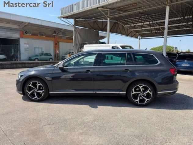 VOLKSWAGEN Passat Variant Passat Variant 2.0 tdi Executive 4motion 200cv dsg rif. 23934661 - Foto 3