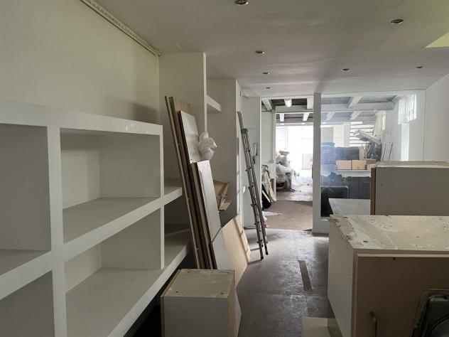 Complesso immobiliare composta da 527 mq di magazzini e 87 mq di abitazione da ristrutturare - Foto 3