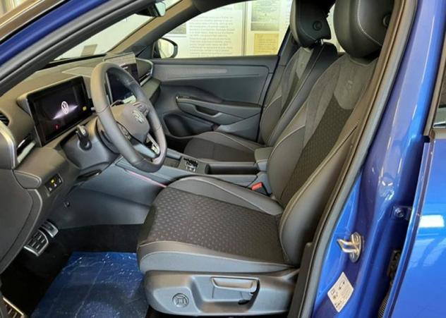 Volkswagen T-Roc T-Roc 1.5 eTSI ACT 150 CV DSG R-Line - Foto 5