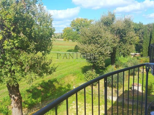 Appartamento di nuova costruzione con balconi, garage e giardino privato - Foto 8