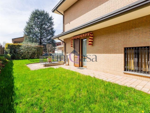 Meda (MB), vendesi villa singola con giardino privato – Eleganza, spazio e comfort per la tua famiglia. - Foto 4
