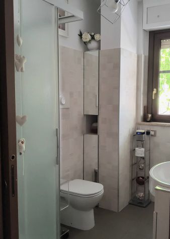 Offro camera con ingresso indipendente bagno e terrazzo, spese comprese - Foto 8