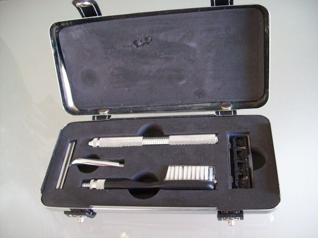 Cofanetto bagno Set rasoio da barba con spazzolino - Foto 3