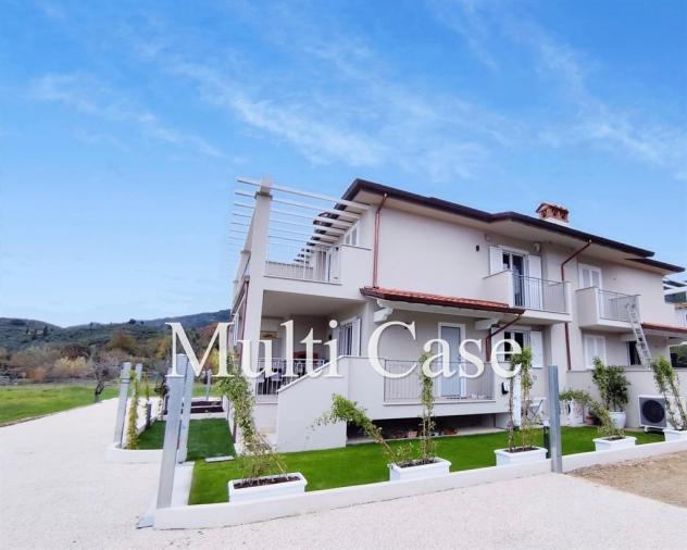 VILLETTA NUOVA IN CLASSE A CON GIARDINO E TAVERNA - CAPEZZANO PIANORE (LU) - A 10 MINUTI DAL MARE - Foto 3