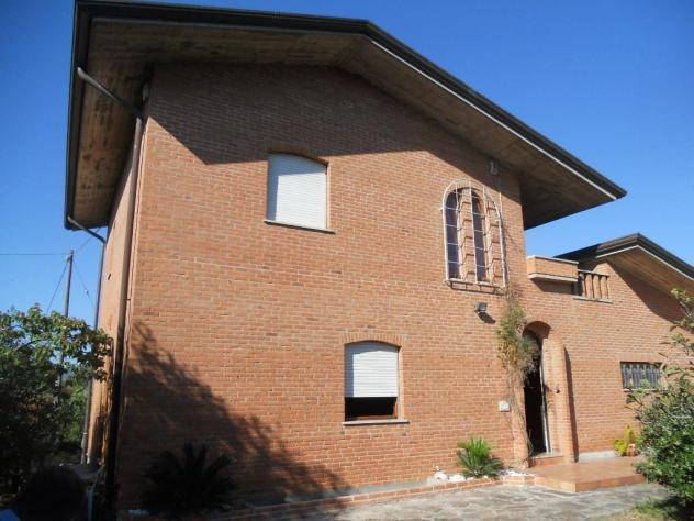 Villa in vendita a Luni 240 mq Rif: 1340981