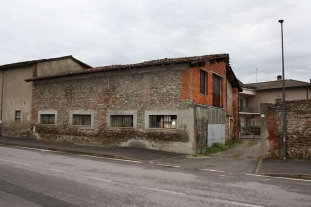 606/2023 1 BG - Magazzino sviluppato su due piani