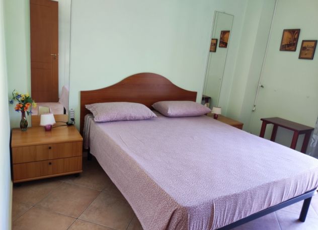 1 camera matrimoniale con bagno in comune con 1 singola