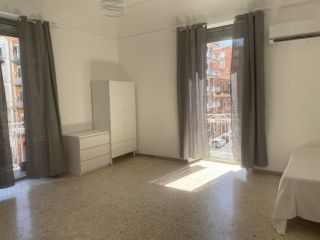 LUMINOSA E AMPIA CAMERA DI 25 MQ IN PIENO CENTRO A TARANTO