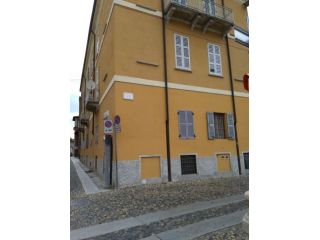 affittasi a studentessa camera singola pavia
