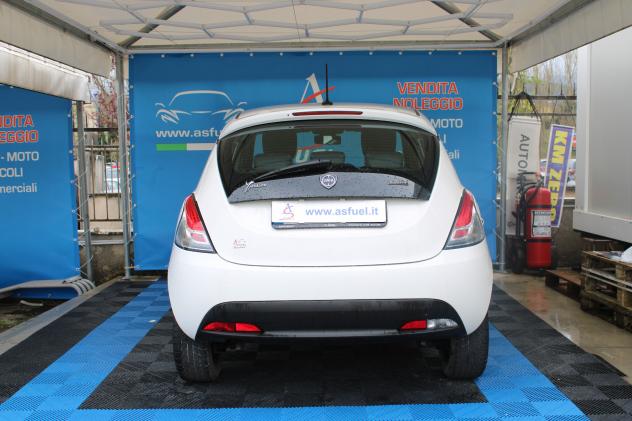 Lancia Ypsilon 1.0 FireFly 5 porte S&S Hybrid Ecochic Silver - Foto 2