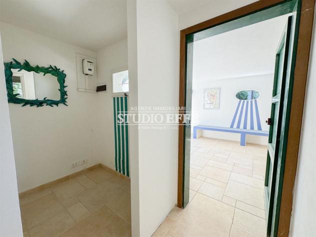 Villetta ad angolo con ampio porticato e giardino - Foto 9