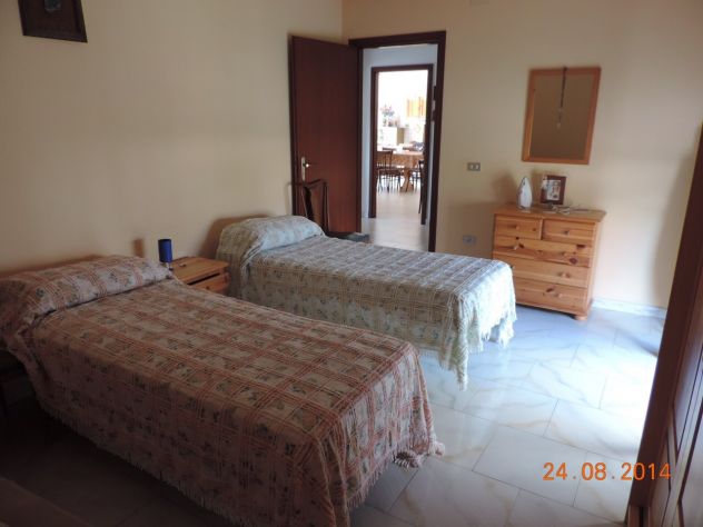 Nicotera Marina – Ampio appartamento 130 m² con terrazza, vicino al mare – 5 pos - Foto 4