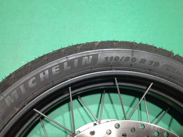 Ruote complete di Cerchio Gomme Dischi Freno per Moto Guzzi V85 Euro5 + Euro5+ - Foto 5