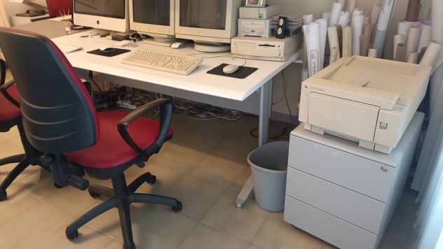 Vendo scrivanie operative Styloffice con cassettiera e poltroncine. - Foto 2