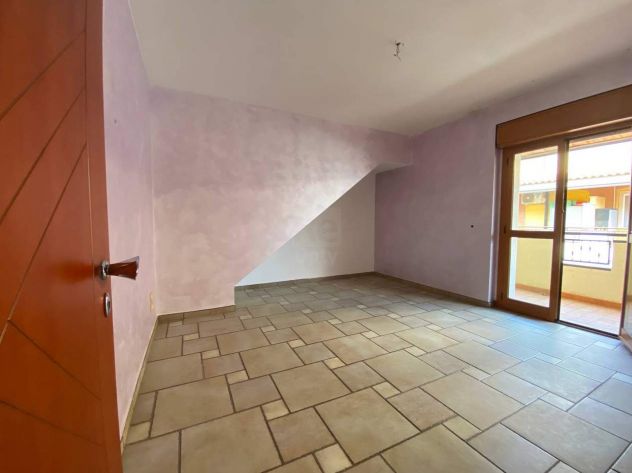 AMPIA SOLUZIONE AL PRIMO PIANO CON MANSARDA TERRAZZO E BOX - Foto 4