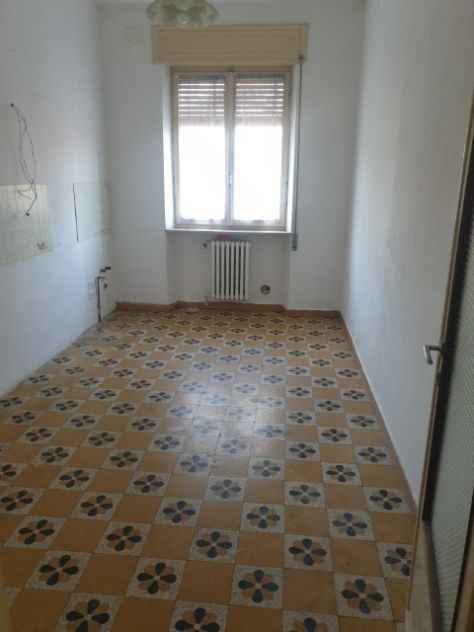 APPARTAMENTO CON INGRESSO INDIPENDENTE AL PIANO RIALZATO - Foto 3