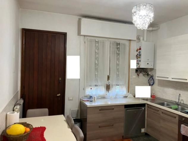 Immobile in asta di 126 m² con più di 5 locali e box auto in vendita a Burago di Molgora - Foto 9