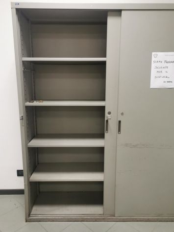 VENDO 2 ARMADI in METALLO con ante scorrevoli - Foto 3