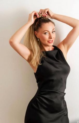 Giulia, bellissima massaggiatrice in piazza Dante - Foto 4 Tel:3533503440