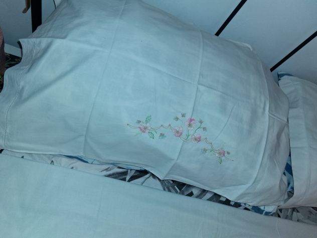 Parure Letto Matrimoniale Ricamata 2 piazze puro Cotone Lenzuolo sopra 2 Federe - Foto 6