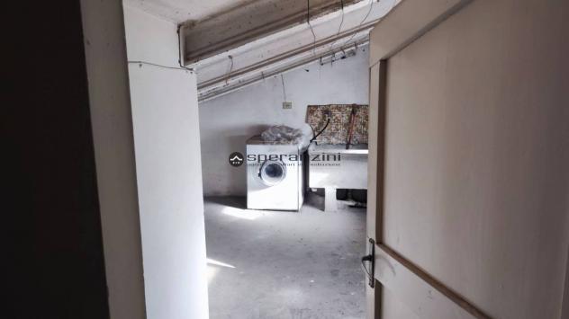 Fossombrone alle porte del centro storico cittadino, facilmente raggiungibile sia in macchina che a piedi, attorniato dai principali servizi proponiam - Foto 10