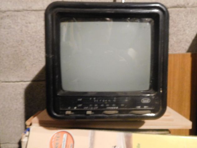TELEVISORI PORTATILI IN BIANCO E NERO FUNZIONANTI - 10 POLLICI - Foto 2